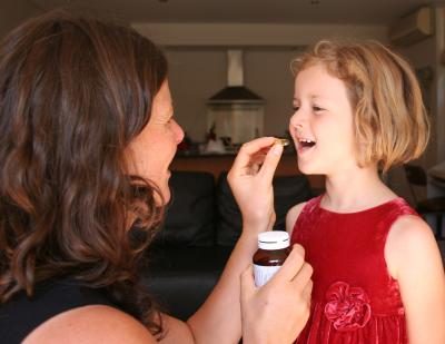 Jika melihat maraknya iklan di TV terkait suplemen anak dengan bentuk dan rasa bermacam-macam yang disukai anak-anak, apakah sempat terbesit di pikiran Anda tentang kebenaran yang digaungkan bahwa setiap anak perlu suplemen dan vitamin tambahan? Baca Juga: Jenis Buah dan Sayur yang Baik untuk Nutrisi Otak Anak Ternyata menurut dokter gizi dan anak hal tersebut [&hellip;]