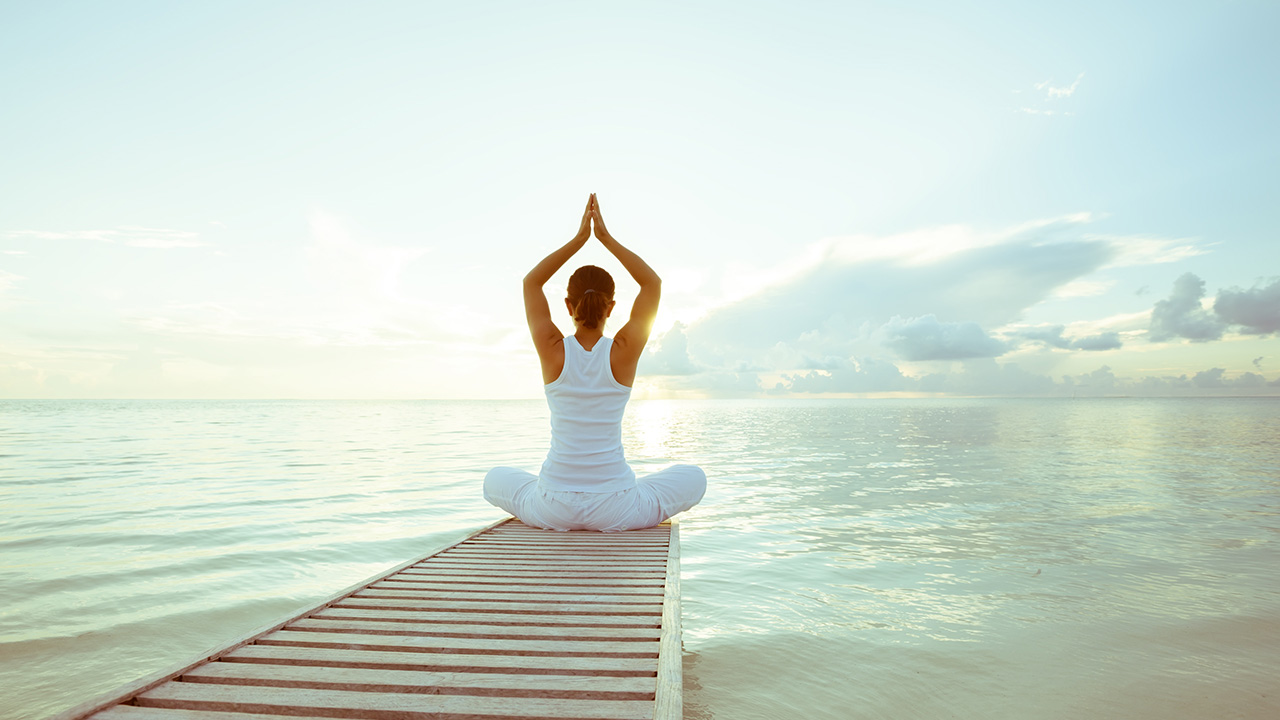 Banyak literatur menyebutkan bahwa yoga dapat mencegah osteoporosis. Bagi para wanita dengan risiko osteoporosis hingga 90%, apalagi  setelah menopause. Cara terbaik untuk menjaga kesehatan tulang salah satunya adalah dengan melakukan Yoga! Baca Juga: Mengenal Gejala dan Pencegahan Osteoporosis Osteoporosis menyerang kepadatan tulang wanita yang berkembang tanpa gejala, sehingga penyakit ini biasa dikenal dengan silent disease. [&hellip;]