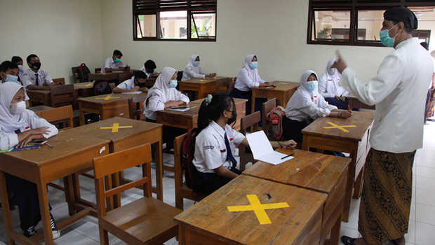 Ikatan Dokter Anak Indonesia (IDAI) memutuskan tidak merekomendasikan penerapan sekolah tatap muka yang rencananya akan mulai digelar pada Juli 2021, demikian hal tersebut diungkapkan oleh Prof. Dr. dr. Aman Bhakti Pulungan, Sp.A, (K), FAAP, FRCPI (Hon.) yang merupakan Ketua Umum IDAI pada Rabu, 28 April 2021. Baca Juga: Berikut Panduan Sekolah Tatap Muka Mulai Juli [&hellip;]