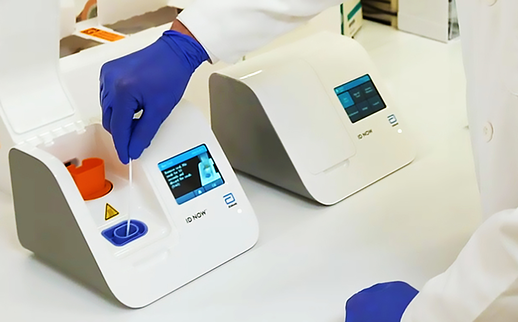 Jenis pemeriksaan Covid-19 di Indonesia kembali bertambah. Sebelumnya, Covid-19 dapat dideteksi melalui tes rapid antibodi dan rapid antigen, tes swab PCR, GeNose C19 dan kini ada pemeriksaan baru yang disebut tes molekuler isotermal. Baca Juga: Infografik Perbedaan Tes Corona dari Rapid Test Hingga Swab (PCR) Tes molekuler isotermal diklaim memiliki sensitivitasnya mencapai 95%, spesifitas mencapai [&hellip;]