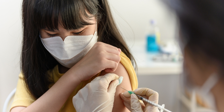 Japanese encephalitis merupakan salah satu virus yang menyebabkan peradangan otak (ensefalitis). Virus Japanese encephalitis merupakan flavivirus, yang ditularkan ke manusia melalui gigitan nyamuk culex yang terinfeksi. Cara pencegahan yang sudah terbukti ampuh dan mampu meminimalisir penyebaran infeksi virus ini adalah lewat vaksin japanese encephalitis. Beberapa negara dengan angka insidensi Japanese encephalitis cukup tinggi diantaranya Tiongkok, Taiwan, [&hellip;]