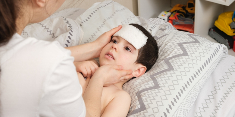 Mengenali tanda dan gejala meningitis pada anak sangat penting bagi orang tua. Lantas, apa saja tanda dan gejala meningitis pada anak? Meningitis adalah sebuah istilah untuk terjadinya radang pada selaput meninges yang membungkus otak dan sumsum tulang belakang. Penyakit ini dapat dijumpai pada dewasa maupun anak-anak. Namun perlu diwaspadai karena peradangan pada selaput meninges dapat memberikan [&hellip;]