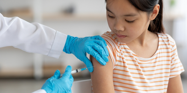 Kekhawatiran orang tua terhadap efek samping vaksin covid pada anak merupakan hal yang lumrah. Namun sebenarnya vaksin covid itu aman. Pada tanggal 2 November 2021 lalu, Ikatan Dokter Anak Indonesia (IDAI)  mengeluarkan rekomendasi pembaruan terkait pemberian vaksin COVID-19 (Coronavac) pada usia 6 tahun ke atas. Hal ini terkait dengan dikeluarkannya izin penggunaan dalam keadaan darurat  [&hellip;]